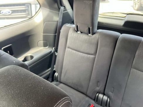 Used 2015 Nissan Pathfinder SV FWD image 20