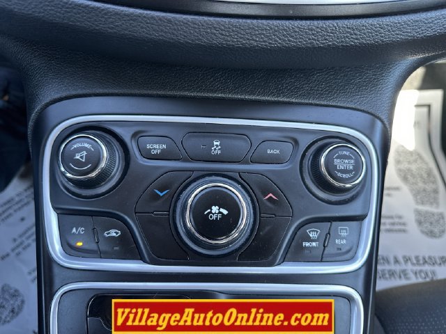 Used 2016 Chrysler 200 Limited FWD image 16