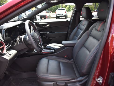 Used 2024 Chevrolet Trax RS w/ Driver Confidence Package FWD image 14