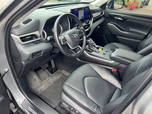 Certified 2025 Toyota Highlander XLE AWD/4WD image 10