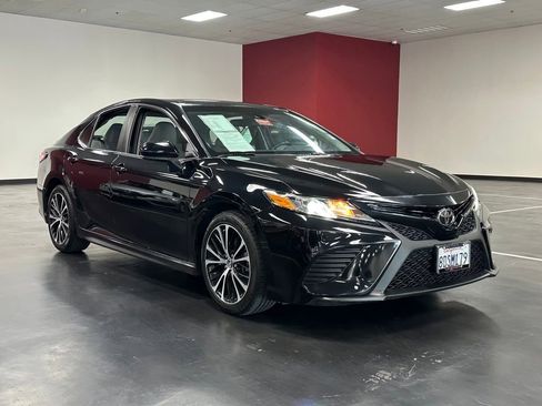 Used 2018 Toyota Camry SE FWD image 9
