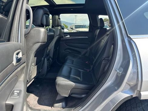 Used 2018 Jeep Grand Cherokee Overland AWD/4WD image 15