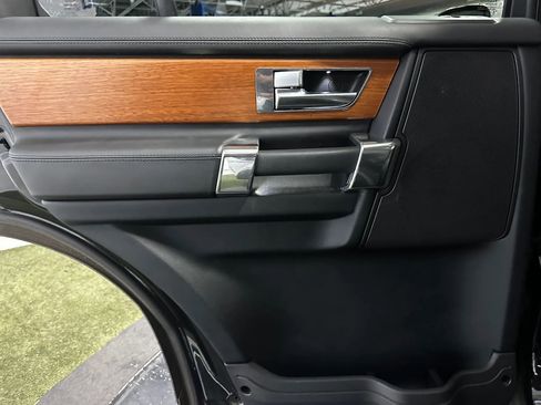 Used 2015 Land Rover LR4 HSE LUX image 16
