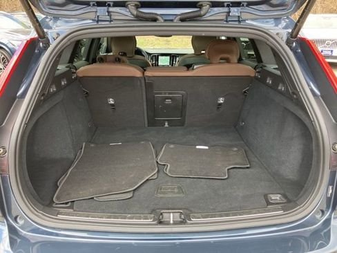Certified 2025 Volvo V60 B5 Cross Country Plus AWD/4WD image 20