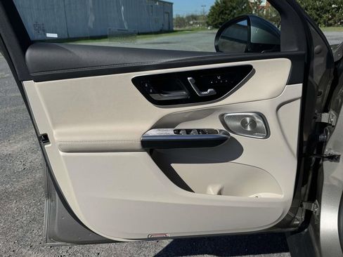 Used 2024 Mercedes-Benz GLC 300 4MATIC image 28