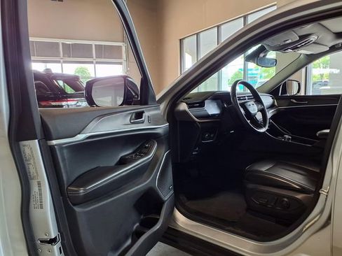Used 2021 Jeep Grand Cherokee L Limited AWD/4WD image 14