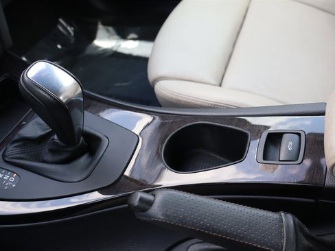 Used 2011 BMW 328i Convertible RWD image 32