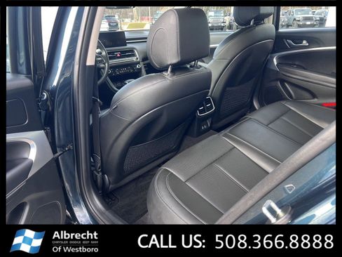 Used 2025 Genesis G70 2.5T image 12