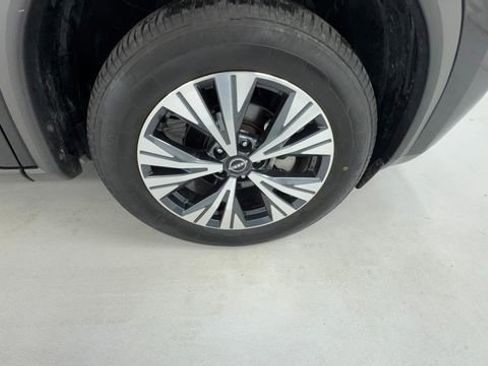 Certified 2023 Nissan Rogue SV image 9