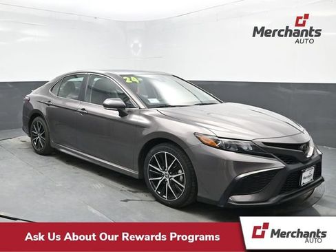 Used 2024 Toyota Camry SE FWD image 1