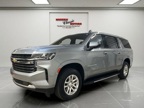 Used 2024 Chevrolet Suburban LT AWD/4WD image 3