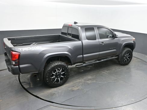 Used 2019 Toyota Tacoma TRD Sport w/ Technology Package image 32
