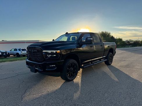 Used 2025 RAM 2500 Laramie AWD/4WD image 11