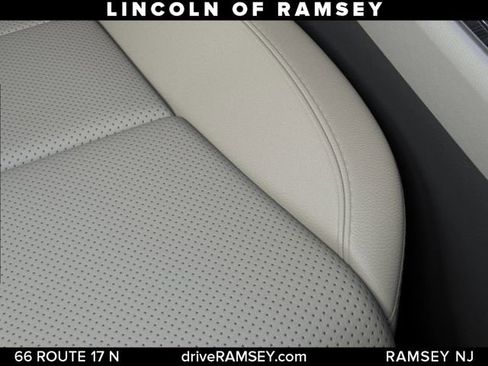 New 2026 Lincoln Aviator AWD image 17