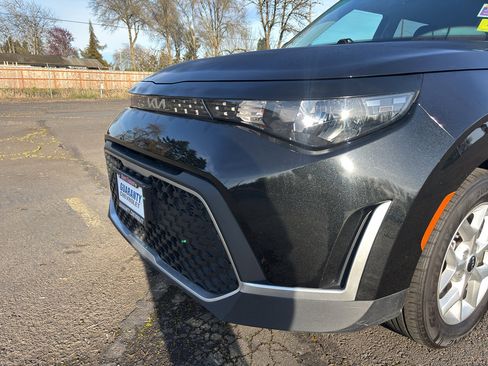 Used 2024 Kia Soul LX w/ Option Group 015 FWD image 5
