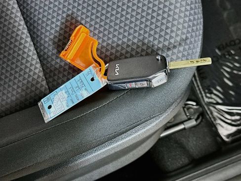 Used 2025 Kia Soul LX w/ LX Technology Package FWD image 33