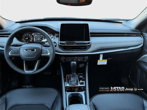 New 2026 Jeep Compass Latitude image 9