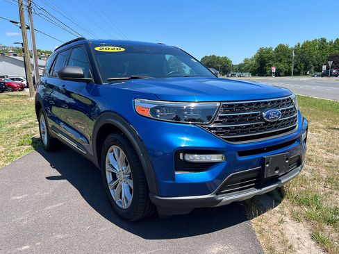 Used 2020 Ford Explorer XLT w/ Equipment Group 202A AWD/4WD image 12