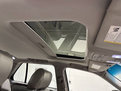 Used 2010 Cadillac DTS Luxury image 13