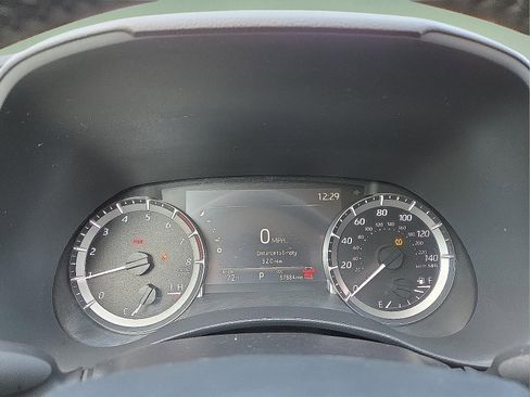 Used 2024 Toyota Highlander LE image 23