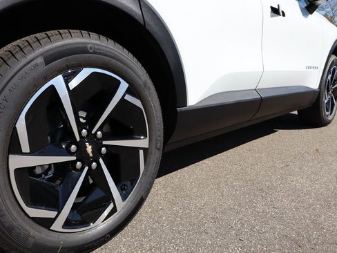 New 2026 Chevrolet Equinox EV LT image 36