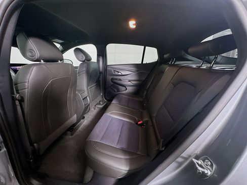 Used 2025 Buick Envista Preferred image 25