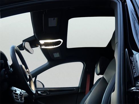 Used 2025 Porsche Macan S image 36