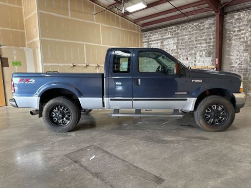 Used 2004 Ford F250 XLT image 3