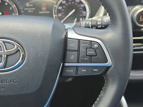 Used 2022 Toyota Highlander XLE FWD image 19
