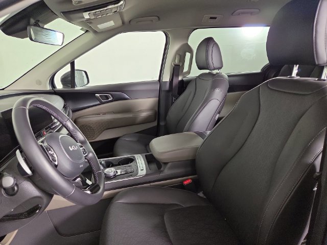 Certified 2026 Kia Carnival LXS FWD image 13