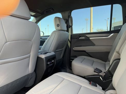 New 2026 GMC Acadia Elevation w/ Elevation Premium Package FWD image 20