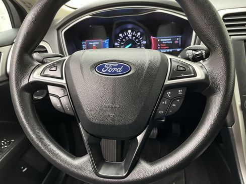 Used 2019 Ford Fusion SE FWD image 15