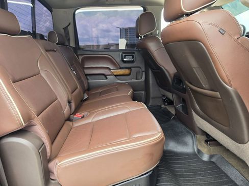 Used 2015 Chevrolet Silverado 1500 High Country w/ High Country Premium Package AWD/4WD image 32