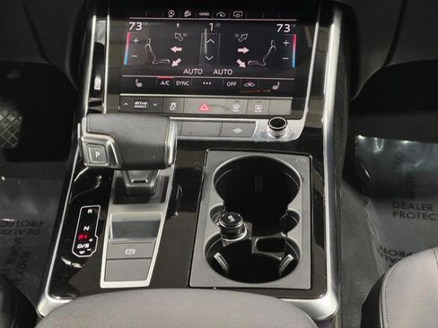 Used 2023 Audi Q7 Premium image 19