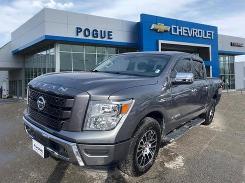 Used 2022 Nissan Titan SV image 4