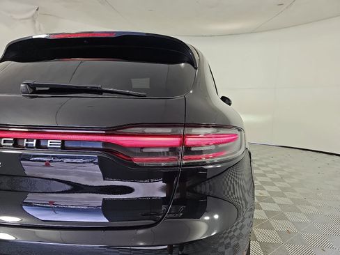 Used 2024 Porsche Macan AWD/4WD image 31