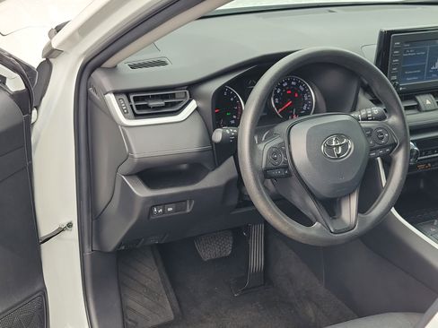Used 2022 Toyota RAV4 XLE image 18