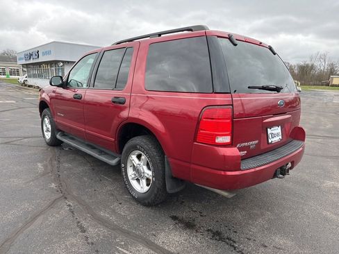 Used 2004 Ford Explorer XLT image 2
