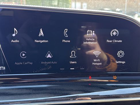 Used 2021 Cadillac Escalade Premium Luxury w/ Performance Package AWD/4WD image 20