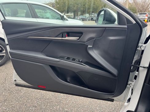 Used 2025 Toyota Camry LE FWD image 8