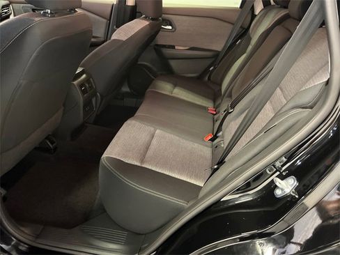 Used 2023 Nissan Rogue SV image 16