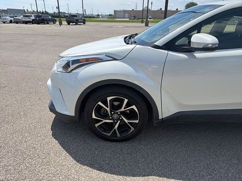 Used 2019 Toyota C-HR XLE FWD image 6