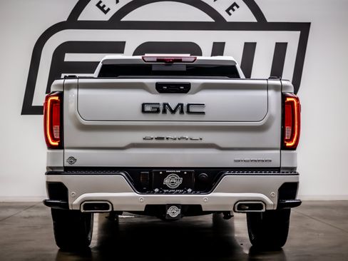 Used 2025 GMC Sierra 1500 Denali Ultimate AWD/4WD image 11