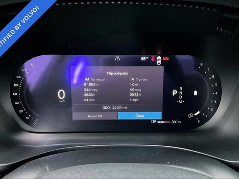 Certified 2023 Volvo XC60 B5 Plus AWD/4WD image 28