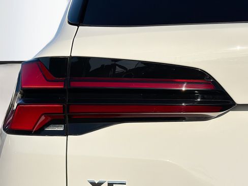 New 2026 BMW X5 M60i w/ Executive Package image 10