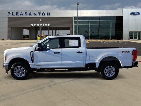 Used 2024 Ford F250 XLT w/ FX4 Off-Road Package image 2