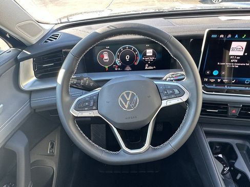 New 2025 Volkswagen Tiguan SE image 11