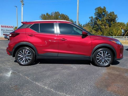 Used 2023 Nissan Kicks SV image 3