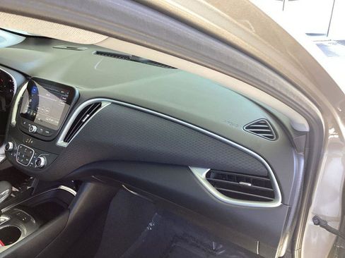 Used 2025 Chevrolet Malibu LT FWD image 16