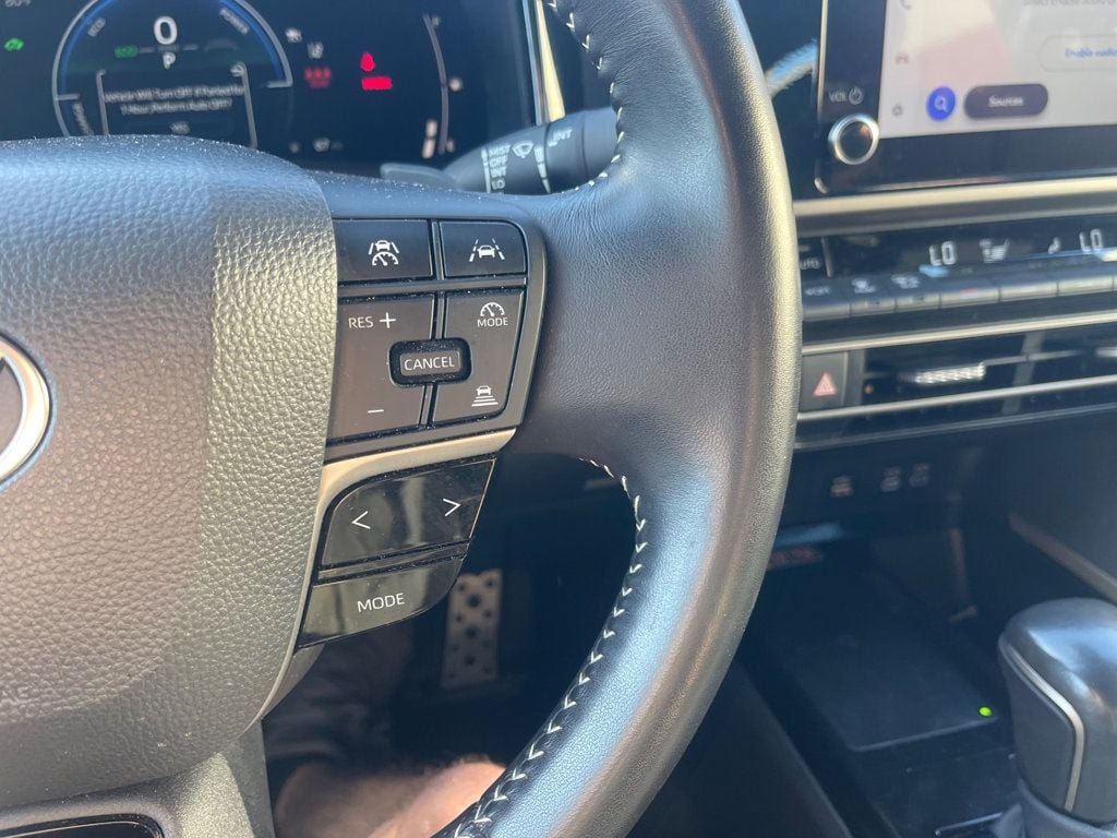 Used 2025 Toyota Camry SE FWD image 14